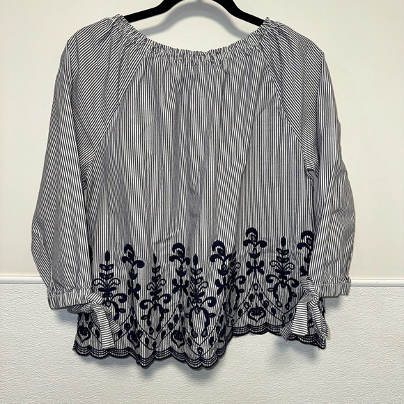 Time And Tru Embroidered 3/4 Sleeve Top Womens Blue Navy Size S Off The Shoulder - Picture 9 of 9